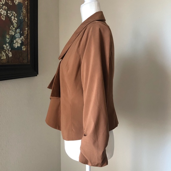 3/25 or 2/20! Cropped Blazer Sz LG - Picture 3 of 10
